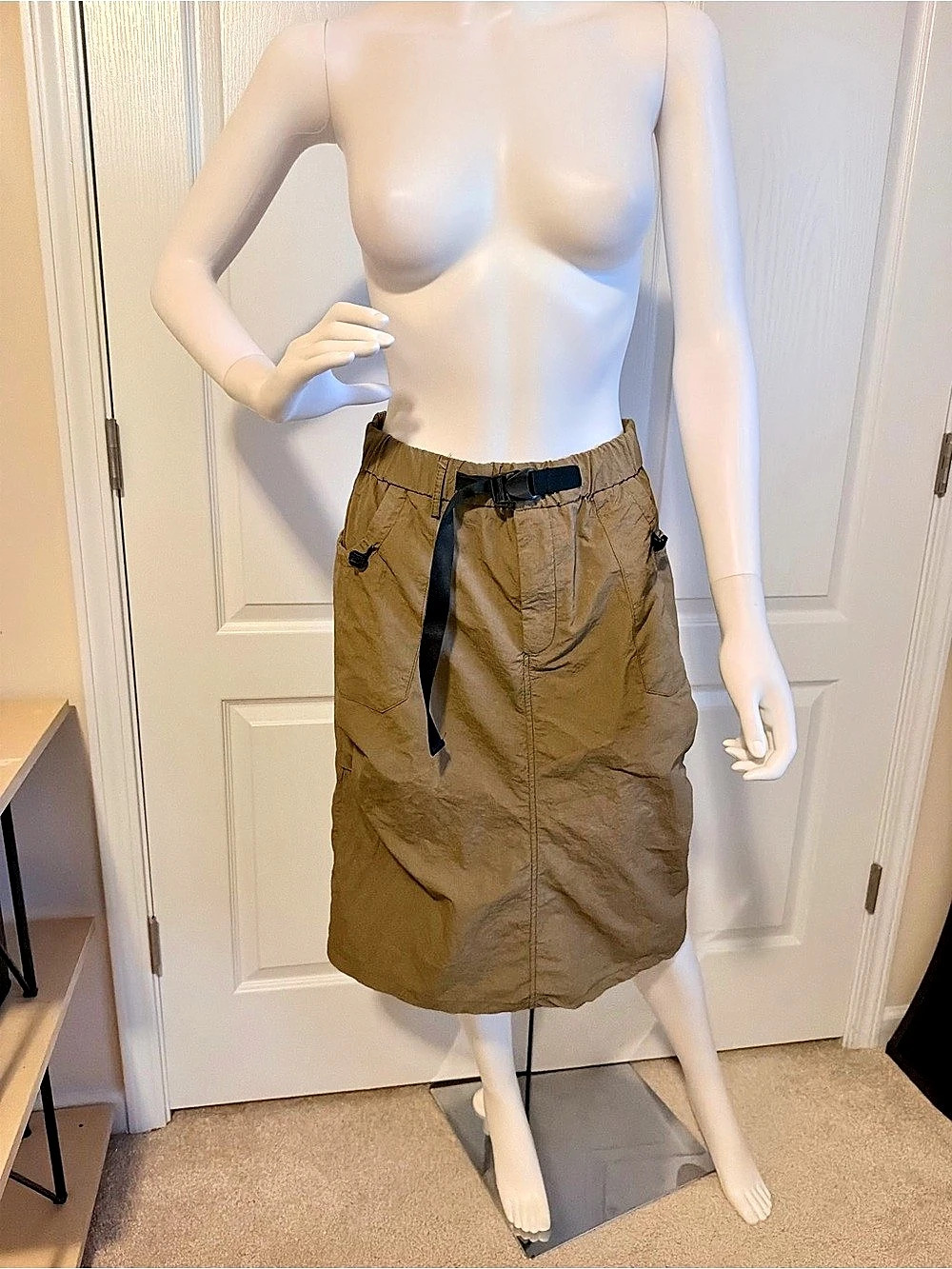 Cider Utility Midi Skirt in Khaki With Convenient Integrated Webbed Belt Size M